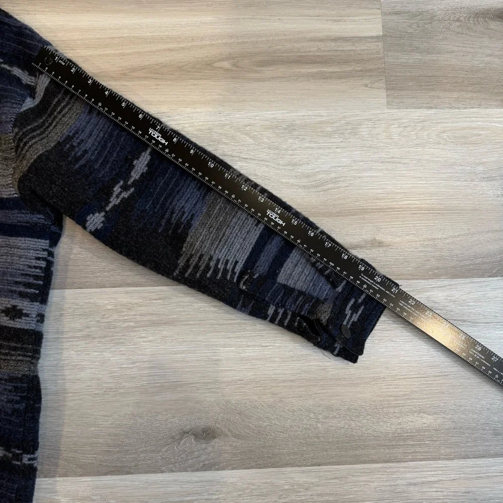 Vintage Woolrich Navajo-style full-zip jacket in an Aztec/southwestern pattern - Picture 8 of 10